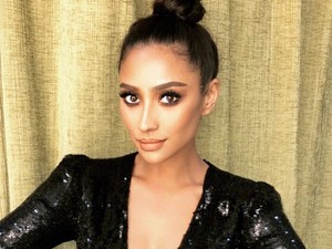 A Pretty Little Liars sztárja, Shay Mitchell a Kardashian család babérjaira tör?