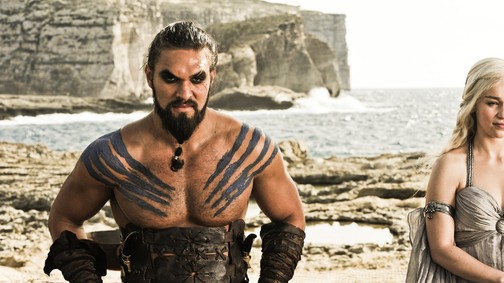 Emilia Clarke és Jason Momoa minden egyes szexjelenetük előtt zokogtak a Trónok harca forgatásán