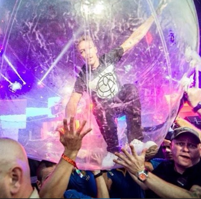 Meg ilyeneket csinált.