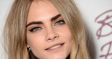 Cara Delevingne hisz a szerelemben pedig túl sok rohadékkal randizott már!
