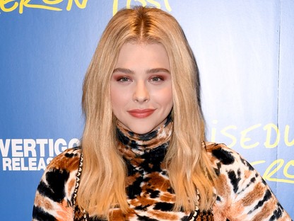 Chloe Moretz maga a megtestesült elegancia ebben a szettben