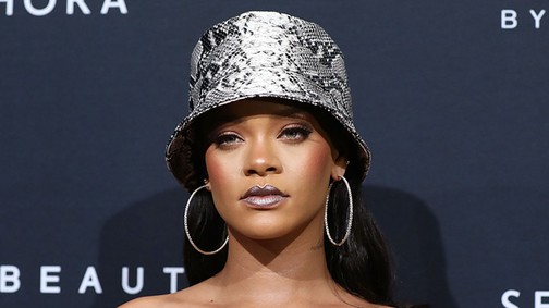 Jajj ne: Rihanna megmutatta, melyik szemüveg lesz trendi 2019-ben