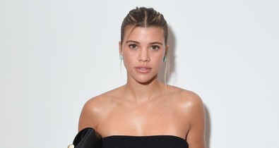 Sofia Richie az első gyermekét várja, álomszép fotókkal jelentette be