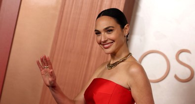 Gal Gadot pucérruhája maga a meztelen álom, elképesztően merész darabolt vállalt be a színésznő