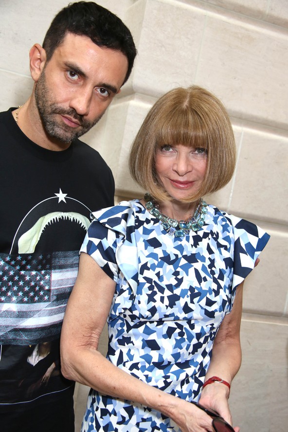 Riccardo Tisci és Anna Wintour, a tervezőt már nem kell felfedeznie a főszerkesztőnek, de az új Riccardo Tiscire még ráakadhat