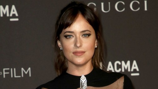 Dakota Johnson feketében is ragyog