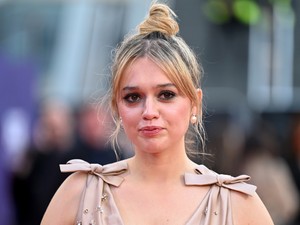 Szörnyen megalázták A Fehér Lótusz színésznőjét, Aimee Lou Wood zseniálisan vágott vissza a gyűlölködőknek