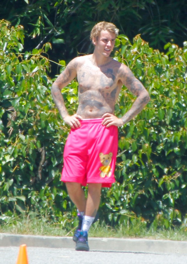 Indítsd Justin Bieber pucér felsőtestével a napot