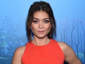 Vörösre váltott a babaarcú sorozatsztár