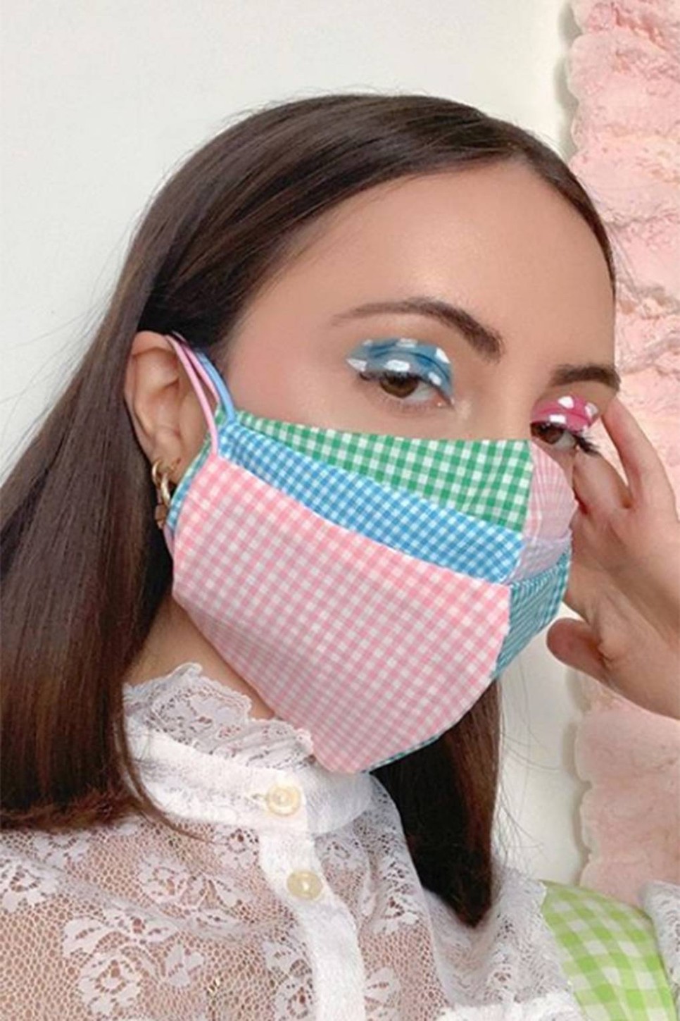 A rúzs már a múlté? A szájmaszk-viselés korában most minden a szemsminkről szól