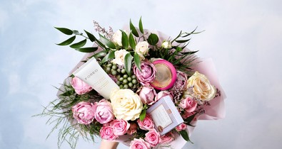 Bőrápolás érett bőrre ‒ találd meg a tökéletes ajándékot anyák napjára a FOREO-val!