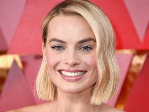 Maga volt a bűbáj Margot Robbie ebben a ruhában