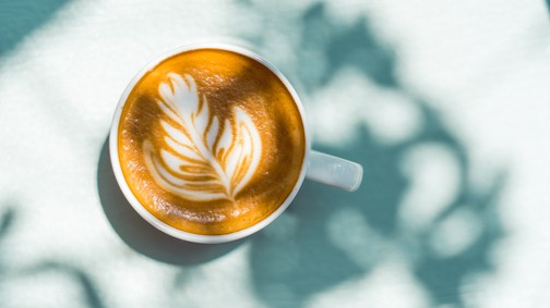 5 ital, amiből tilos ébredés után inni: komoly öngól a szervezet számára, ha mégis éhgyomorra iszol belőlük