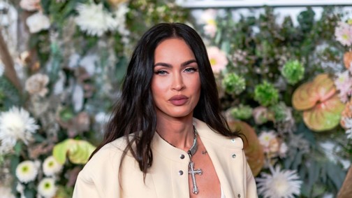 Megan Fox könyvet írt a mérgező szépfiúkról és a legmélyebb titkairól
