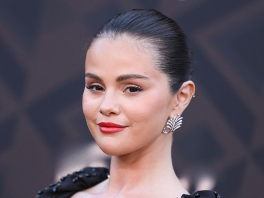 Selena Gomez aprócska bikiniben pózolt a kamerának, csak úgy sugárzik belőle a magabiztosság