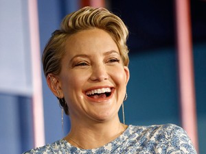 Jó ég, Kate Hudson pocakja már HATALMAS