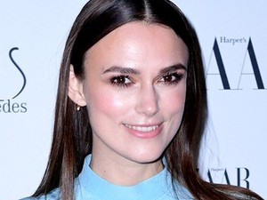 Keira Knightley ruhája gyönyörű, de mégis nagyon fura