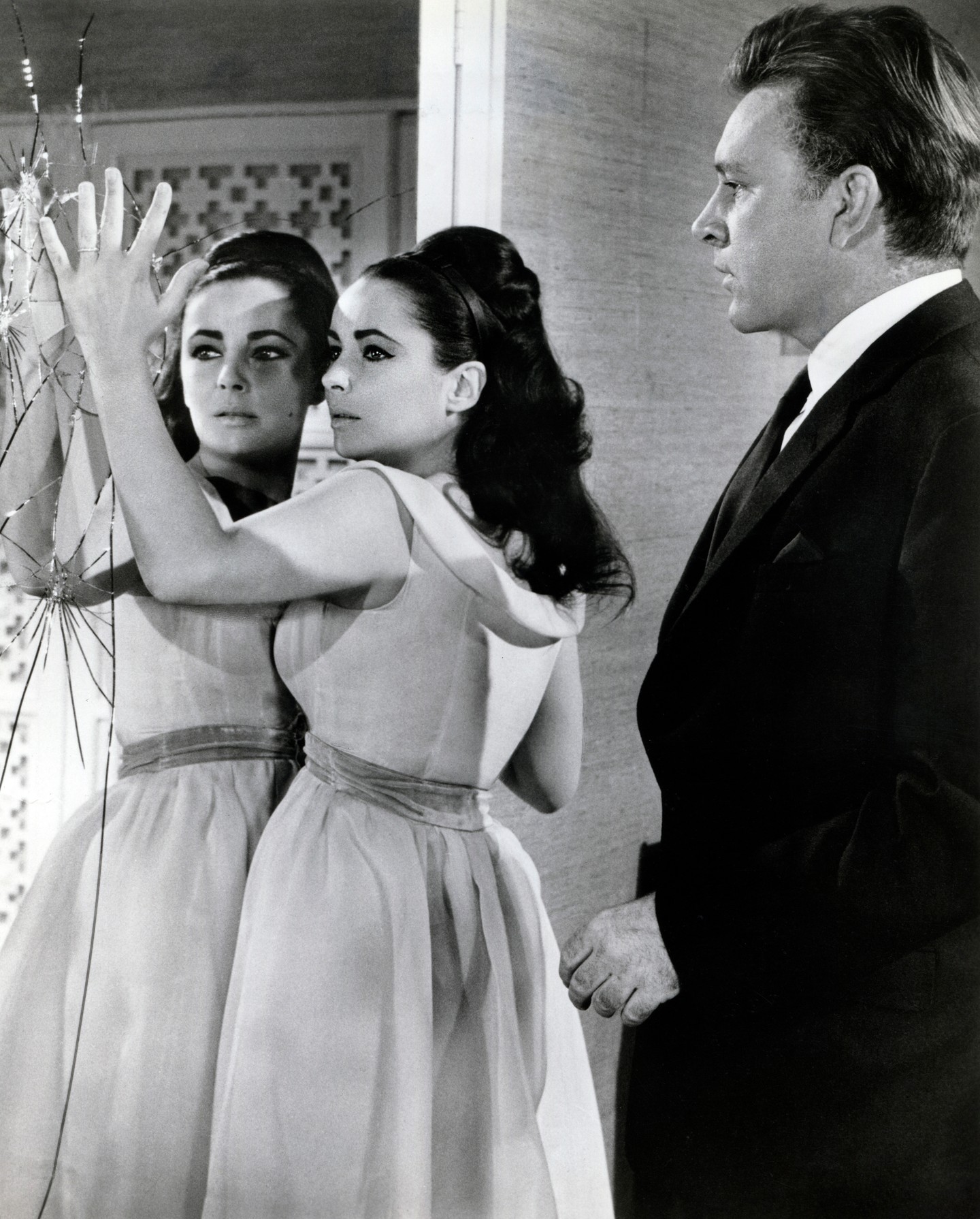 Összesen nyolcszor ment férjhez - köztük kétszer is Richard Burton színészhez.