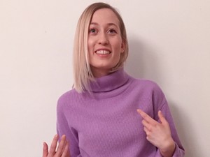 Barbi vagány, lila ruháját csak imádni lehet