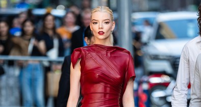 Anya Taylor-Joy pucérruhája a legvadabb álmainkat is felülmúlja