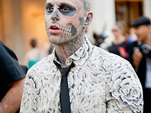 Bevállalós fiúk tabudöntögető szettekben