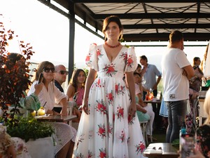 Pompás ruhakölteményeket mutattak be magyar tervezők a The Garden Show-n