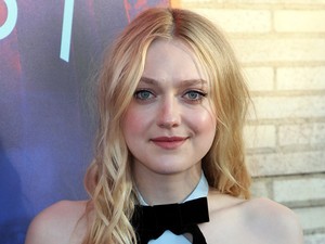 Imádnivaló volt Dakota Fanning babakék ruhája