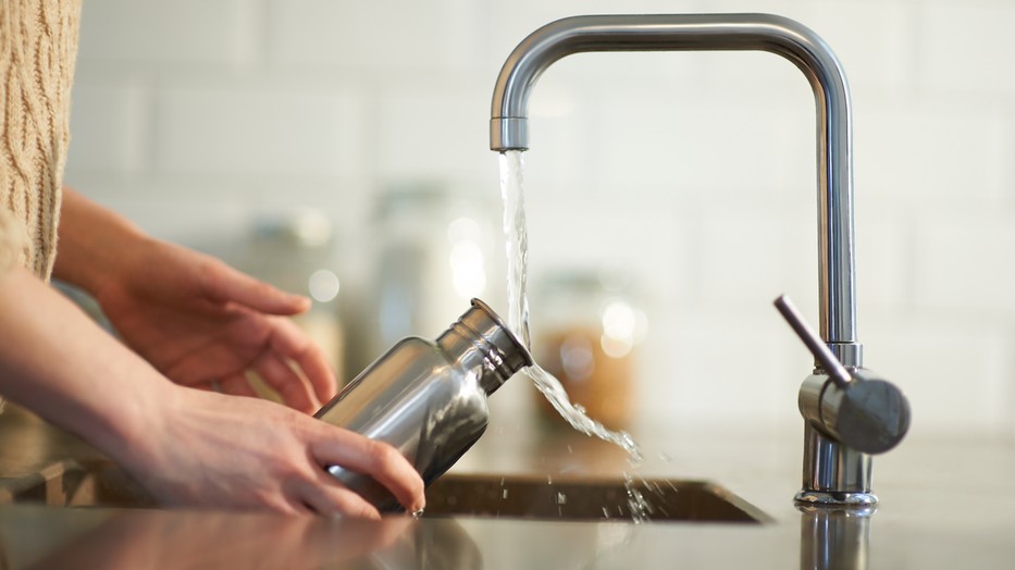 Miért fenntarthatóbb a csapvíz fogyasztása?