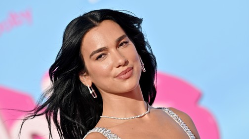 Dua Lipa gigantikus cipőjétől nekünk van halálfélelmünk