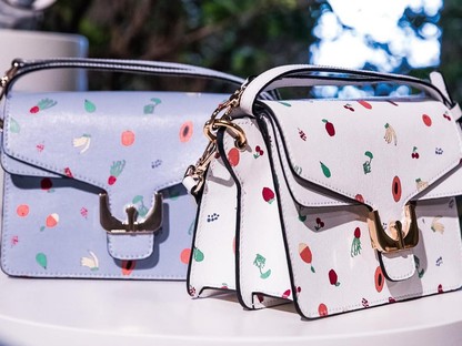 Utazás a világ körül a Coccinelle táskáival