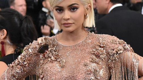 Ilyen Kylie Jenner eredeti hajszíne, és őszül?