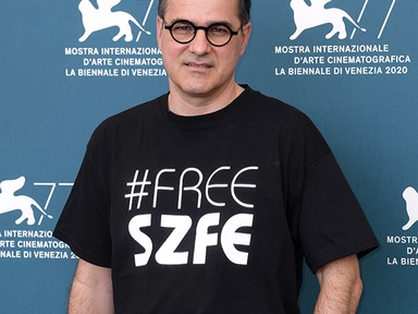 Mundruczó Kornél rendező és csapata #FreeSZFE pólóban érkeztek a velencei filmfesztiválra