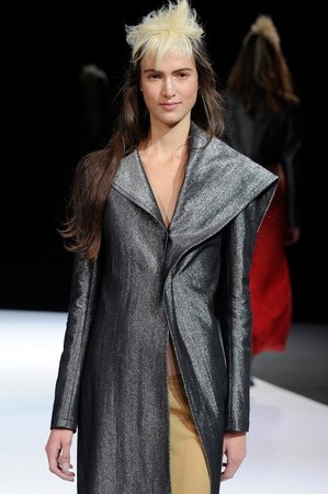 Yohji Yamamoto show, 1. look