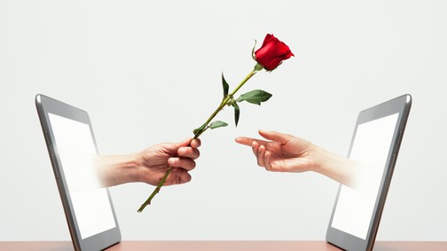 Miért lett a péniszfotó az új vörös rózsa, és mégis mit várnak érte cserébe?