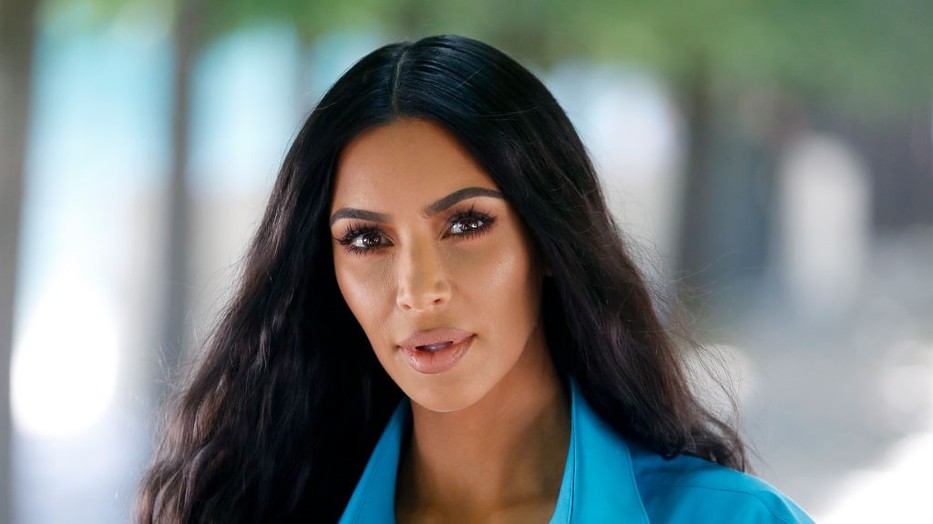 Kim Kardashian fehérneműt villantott
