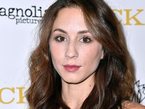 A Pretty Little Liars sztárjának frizurája mostantól egy rózsaszín bob!