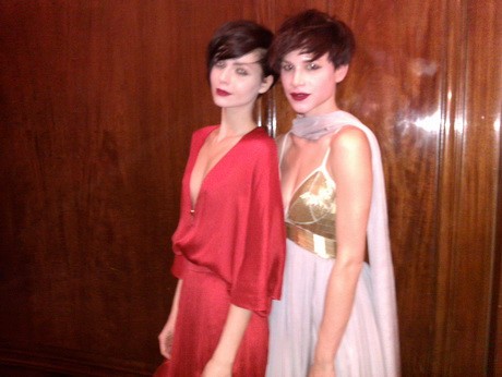 Juli és Adrienn a bodyAMR kreációiban.