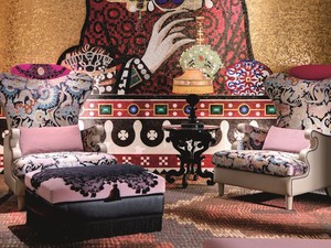 Egy bútormárka és egy divattervező véletlen találkozása az asztalosműhelyben