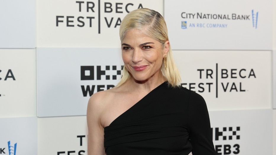 Selma Blair állandó fájdalmai ellenére is ragyogott a Tribeca Filmfesztivál vörös szőnyegén