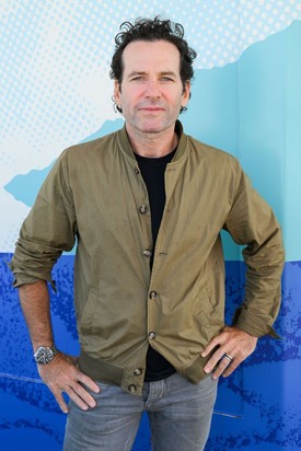 Catalina sorozatbeli férje Jim Matthews, akinek bőrébe Eion Bailey bújt. A színész a való életben 50 éves. 