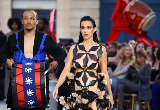 Kendall Jenner pucérruhában, Gigi Hadid lóháton vonult a Vogue World világra szóló fesztiválján