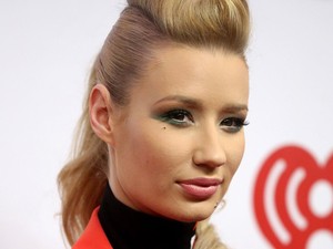 Nem fogadta el a hibáit, már 25 évesen plasztikai műtétek sora a popsztár mögött