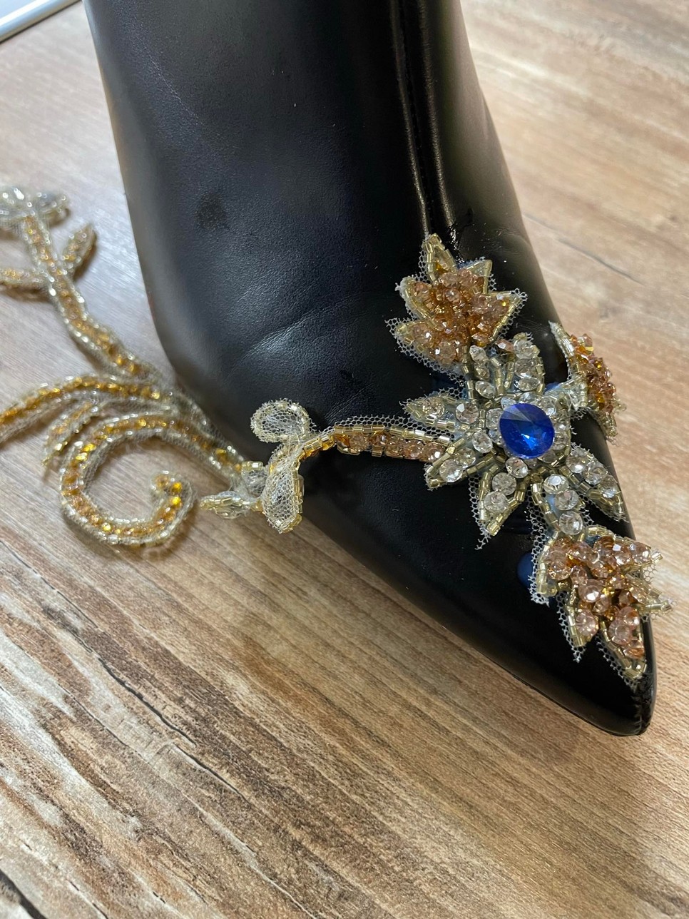 Köllő Babett készülő cipője a Sztárban sztár leszek negyedik éveadkának első élő adásához