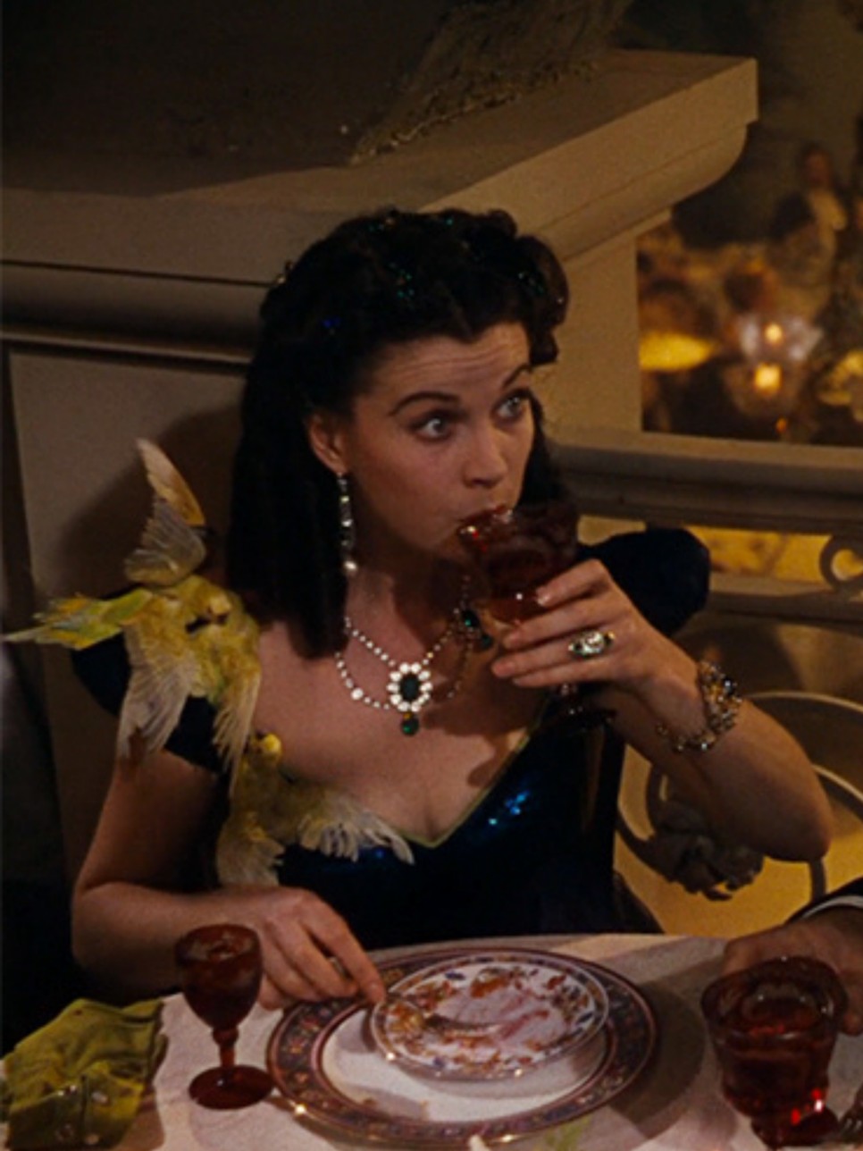 Scarlett O'Hara karaktere sem panaszkodhat ám!