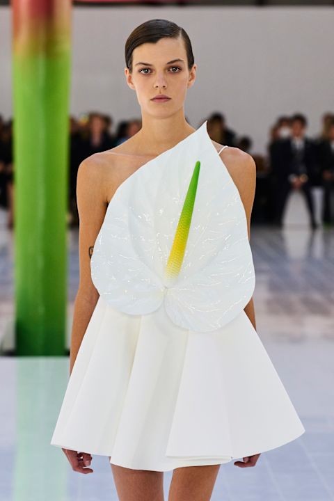 A Loewe flamingóvirágot formázó felsőrésze divatikon lett