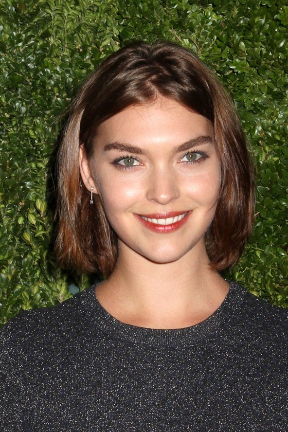 Arizona Muse először akkor vágatta le a haját, amikor terhes volt öt évvel ezelőtt. Bár most már növeszti, akkor ez egy karriert megalapozó döntés volt, aminek köszönhetően csillaga felfele ívelt szinte azonnal.