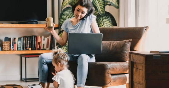 Karriert építenél, közben vágysz az anyaságra is, és félsz, hogy ez túl sok? Nem vagy egyedül 