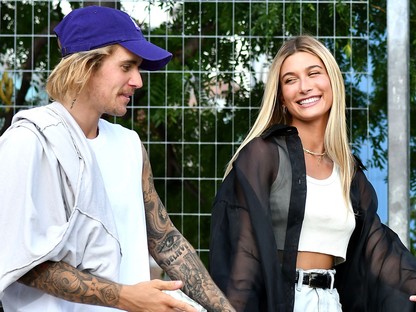 Justin Bieber úgy ünnepelte a felesége, Hailey Baldwin szülinapját, hogy egy tortát nyomott a képébe