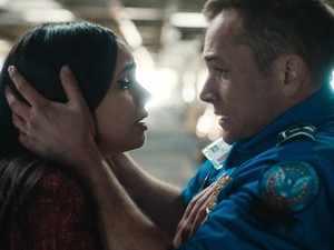 Rekordokat döntöget a Kézipoggyász, amit a Die Hard modern utódjaként emlegetnek