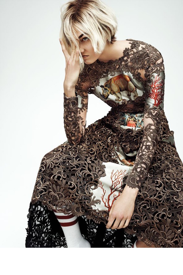 Karlie Kloss báliruhákban és papucsban az Interview magazinban!